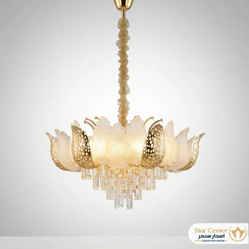 نمای نزدیک از ترکیب فلز و کریستال در لوستر مدرن پرل