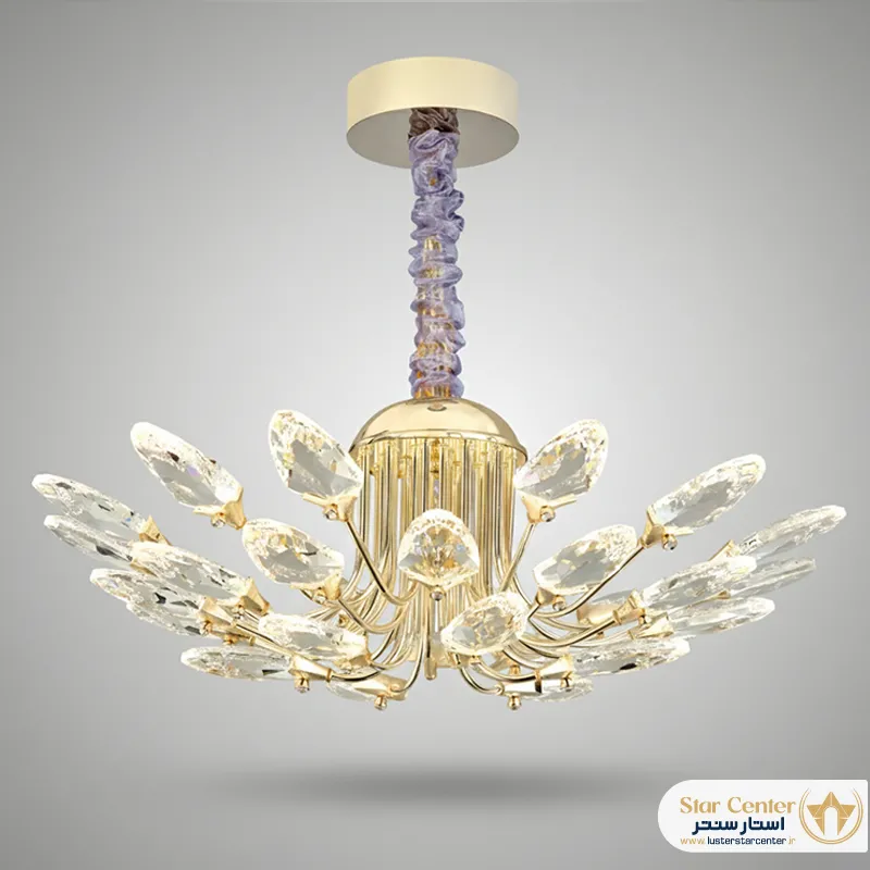 نمای نزدیک از کریستال های یونیک و بدنه فلزی لوستر گلاسیا