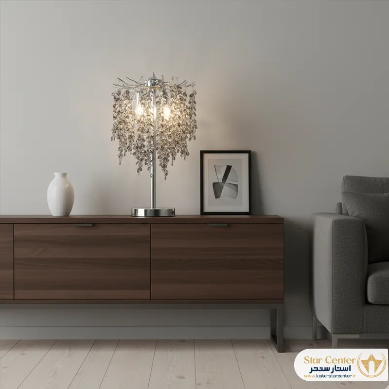 آباژور درختی نئوکلاسیک واینل مدل ایستاده طلایی در کنار مبل پذیرایی