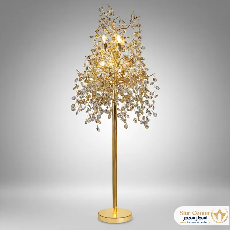 آباژور لیفوریا مدل ایستاده کروم با کریستال دودی در یک فضای مدرن